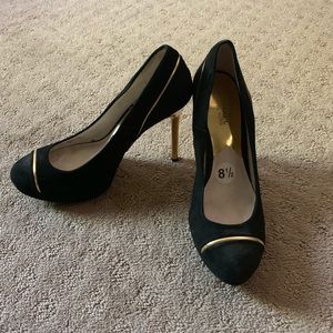 Michael Kors Black and gold high heel pumps